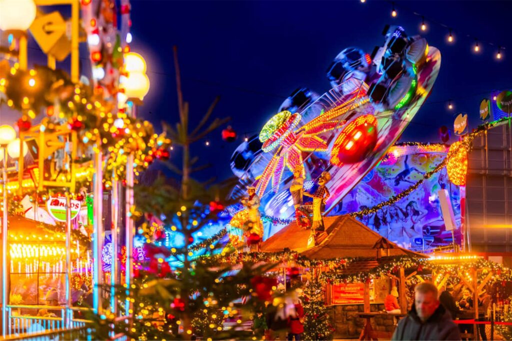 Die Fahrgeschäfte auf dem Cranger Weihnachtszauber. Die Fahrgeschäfte auf dem Cranger Weihnachtszauber.