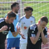 Dennis Köse (l.) und Ibrahim Hyseni verzweifeln nach einer vergebenen Torchance.