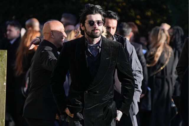 Zayn Malik (M) nach der Trauerfeier für One Direction-Sänger Liam Payne in der St. Mary’s Church.