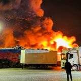 Feuer in einer Gewerbehalle