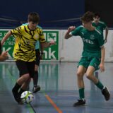 Zwei Spieler im Zweikampf.