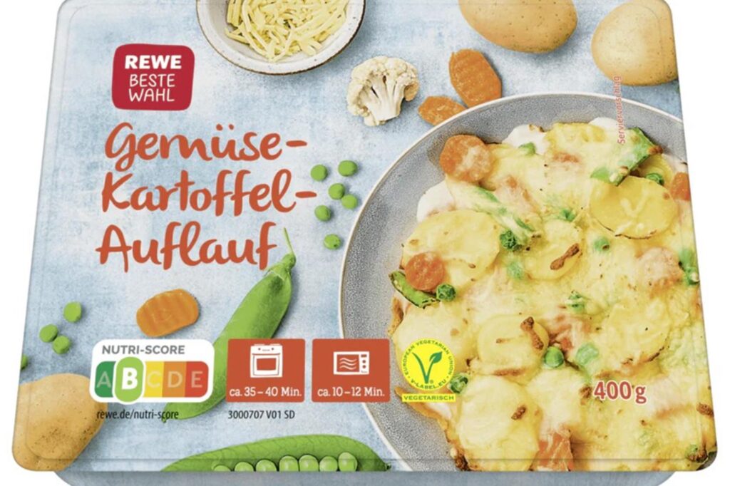 Eine Verpackung des Gemüse-Kartoffel-Auflaufs der Marke Rewe Beste Wahl, der von einer Rückrufaktion betroffen ist.