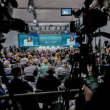 Die deutsche Außenministerin Annalena Baerbock spricht während des UN-Klimagipfels COP29.