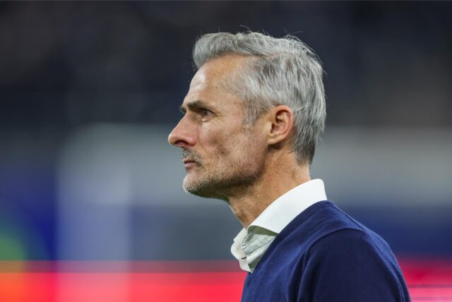 Lobte sein Team für eine gute zweite Halbzeit: Schalke-Trainer Kees van Wonderen.