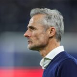 Lobte sein Team für eine gute zweite Halbzeit: Schalke-Trainer Kees van Wonderen.