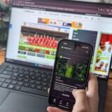 Ein Handy zeigt die neue Fussball.de-App.