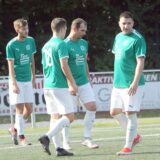 Die Enttäuschung ist den Spielern der SG Eintracht Ergste auf dem Feld ins Gesicht geschrieben.