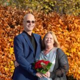 Silke Faulstich und Marco Hauck haben auf dem Standesamt zu Castrop-Rauxel geheiratet. Die Kulisse am Rathaus bot viele bunte Blätter.