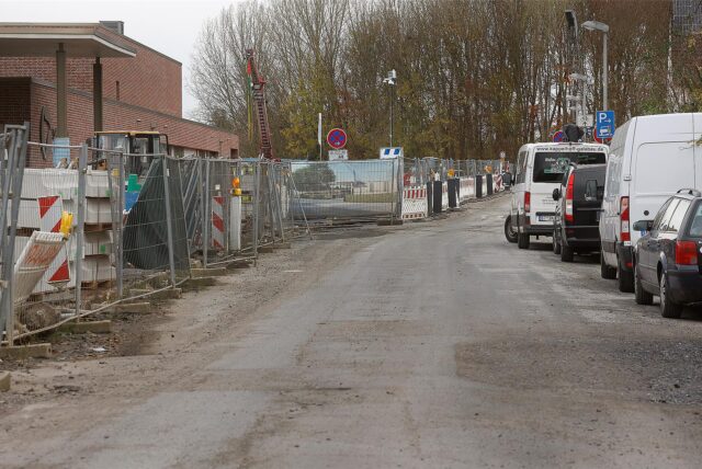 Die Straße Am Schwimmbad hat unter den Bauarbeiten fürs Sesekebad gelitten. Deswegen steht fürs kommende Jahr nicht nur die Sanierung an.