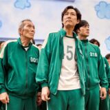 Dieses von Netflix veröffentlichte Bild zeigt Lee Jung-Jae (M), Park Hae-Soo (r) und Oh Yeong-Soo in einer Szene aus der koreanischen Serie „Squid Game“.