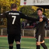 Spieler vom BV Brambauer jubeln.