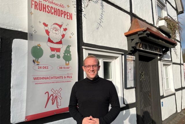 Alexander Mowwe steht vor der alten Mühle in Dortmund-Kurl.