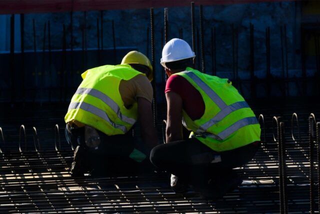 Bauarbeiter auf einer Baustelle