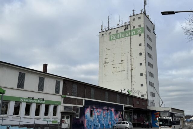 Der Raiffeisen-Turm am Dortmunder Hafen.