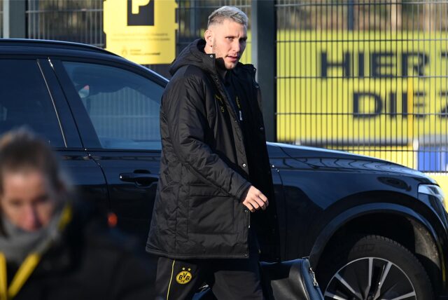 Niklas Süle schaut zur Seite.