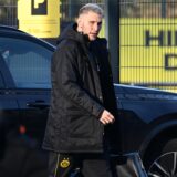 Niklas Süle schaut zur Seite.