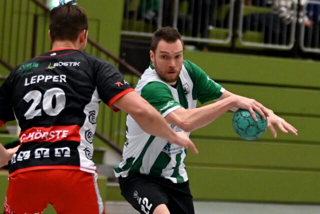 Trainer Thomas Brannekämper musste in Bielefeld wieder das Trikot anziehen und seine Mannschaft unterstützen.
