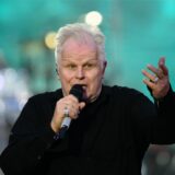 Musikstar Herbert Grönemeyer am Mikrofon