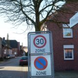 Blick auf das Zone-30-Schild vor der Altenhammstraße in Herbern.