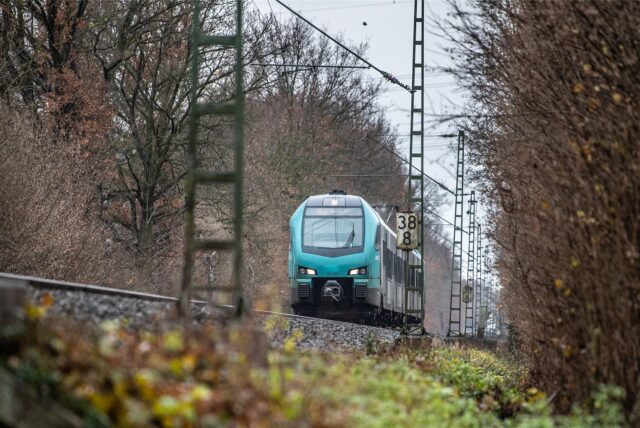 RB50 von Münster nach Dortmund fährt auf den Gleisen in Lünen