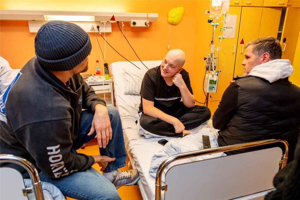 BVB-Profis zu Besuch in der Kinderklinik.