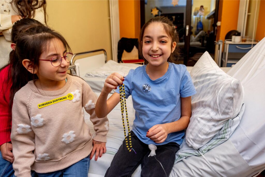 BVB-Profis zu Besuch in der Kinderklinik.