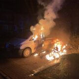 Zwei Fahrzeuge stehen in Dortmund-Hombruch Flammen