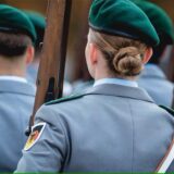 Soldatinnen und Soldaten im Rahmen eines Empfangs im Bundesministerium der Verteidigung.