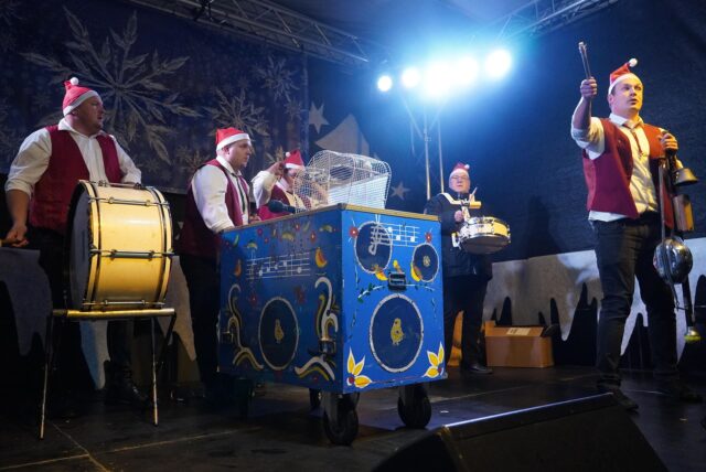 Die Massener Wandervögel performten 2023 auf dem Massener Weihnachtszauber. (Archivbild)