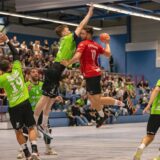Louis Hesse (am Ball) ist zurzeit gut drauf: In den vergangenen drei Spielen traf er 27 Mal für den HC TuRa Bergkamen. Am Freitag kommt es nun zum Derby gegen den SuS Oberaden.