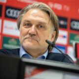 Fußball, 2. Bundesliga: Ingolstadts Geschäftsführer Dietmar Beiersdorfer stellt auf einer Pressekonferenz den neuen Trainer des FC Ingolstadt vor. +++ dpa-Bildfunk +++