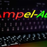 Das Wort „Ampel-Aus“ steht in bunten Buchstaben auf dem Display eines Laptops.