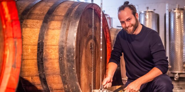 Felix Krämer ist mit 38 Chef eines Familienunternehmens. Die Kornbrennerei Krämer gibt es seit knapp 160 Jahren. Im Dortmund-Podcast Unterm U spricht Krämer über das, was ihn antreibt und bewegt.