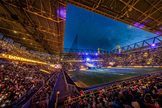 Das Stadion voller Menschen – die Dortmunder lieben ihr Weihnachtssingen. Waren Sie dabei?