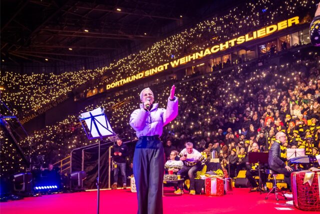 Das BVB-Weihnachtssingen in Dortmund: Stefanie Heinzmann sang vor einem Rekordpublikum.