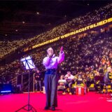 Das BVB-Weihnachtssingen in Dortmund: Stefanie Heinzmann sang vor einem Rekordpublikum.