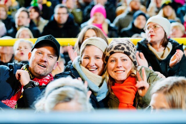 Beim BVB-Weihnachtssingen 2024 herrschte beste Stimmung bei den 73.500 Besucherinnen und Besuchern im Dortmunder Stadion.