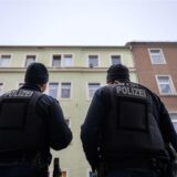 Polizisten sind im Einsatz bei dem mutmaßlichen Tötungsdelikt in Meißen.