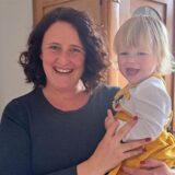 Rebecca Jannevers-Peters mit ihrer Tochter Lou (2).