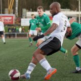 Kingsley Nweke für den SC Hennen am Ball.