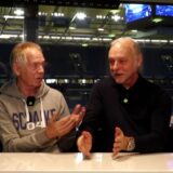 Sprechen über das Spiel gegen Paderborn: Fußball-Legende Rüdiger Abramczik und Bodo Menze, Vater der Knappenschmiede.