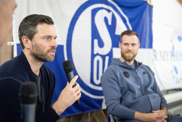 Tim Hoogland (l.) und Tomas Kalas waren zu Gast bei einem Marler Fanclub.