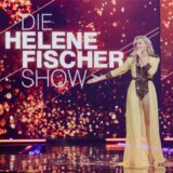 „Die Helene Fischer Show“: Helene Fischer selbst steht auf der Bühne und singt in ihr Mikrofon.