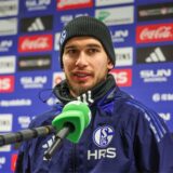 10.12.2024, Fussball, Saison 2024/2025, 2. Bundesliga, Training FC Schalke 04, Mehmet Can Aydin (FC Schalke 04) in der Medienrunde.