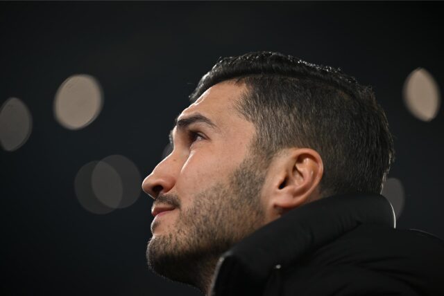Nuri Sahin schaut zur Seite.
