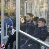 Die Spieler von Eintracht Werne sitzen auf der Bank.