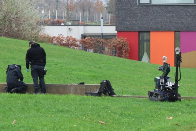 Ein USBV-Entschärfer im Einsatz in Düsseldorf.