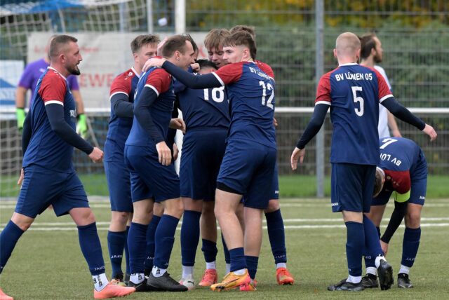Spieler des BV Lünen jubeln.
