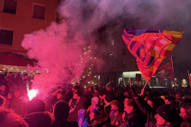 Im Dortmunder Kreuzviertel haben die Barcelona-Fans mit Pyrotechnik gefeiert.