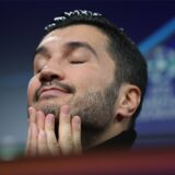 Nuri Sahin schließt die Augen.